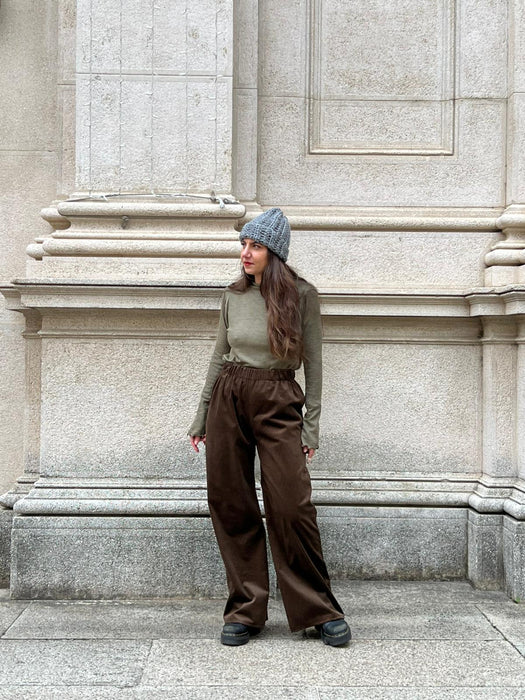 Cappellino grigio fumo in lana all’uncinetto