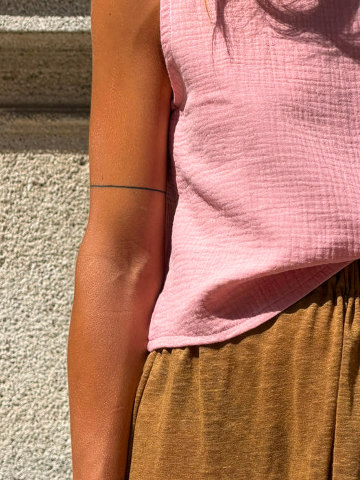 Top Emilia in mussola rosa chiaro