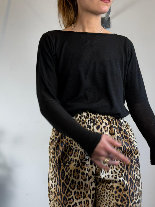 Maglia basica nera traforata