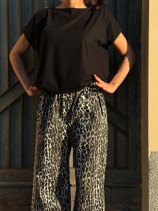 Pantaloni Mia in gabardine leopardato