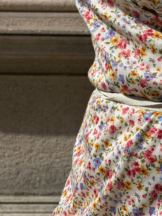 Abito Concetta a fiorellini colorati su base bianca