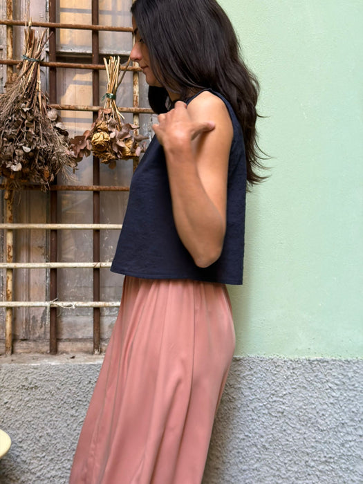 Top Emilia in cotone blu ricamato
